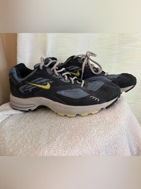 Women’s Nike Air running shoes in blue and navy with Yellow swoosh